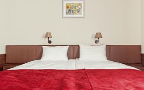 Maestro Inn